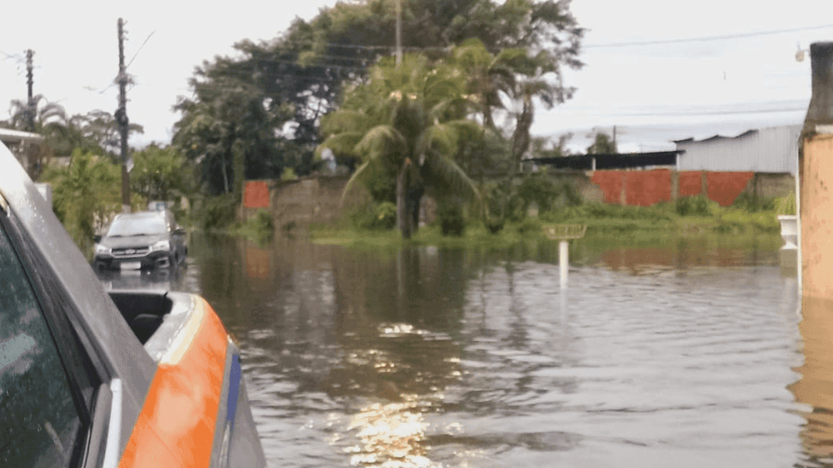 Temporal causa estragos e deixa uma família desalojada em Caraguatatuba