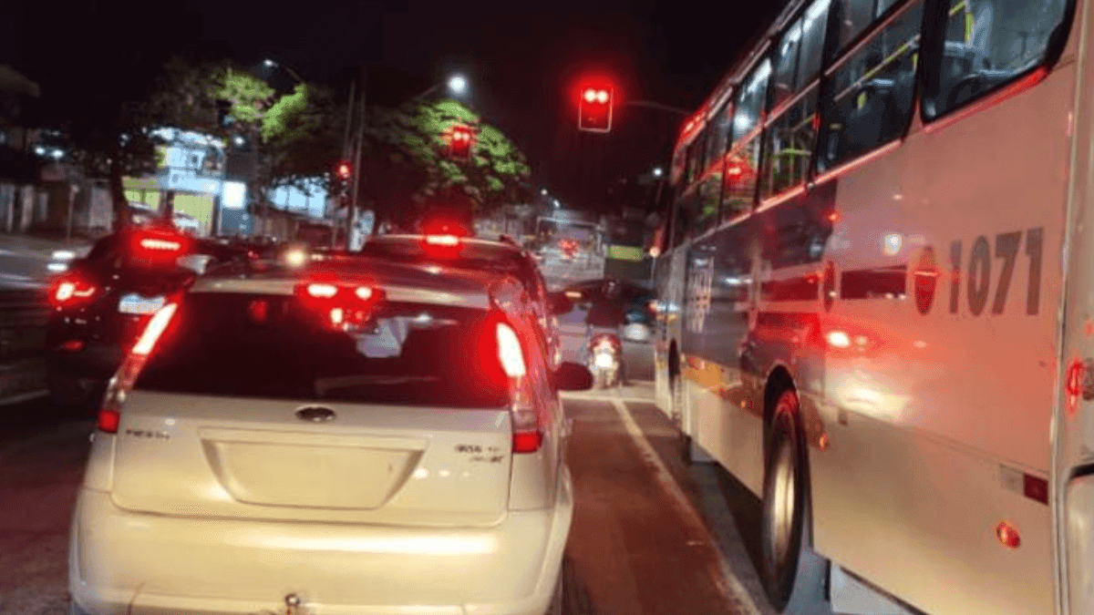 Taubaté adota "amarelo intermitente" em semáforos durante a madrugada