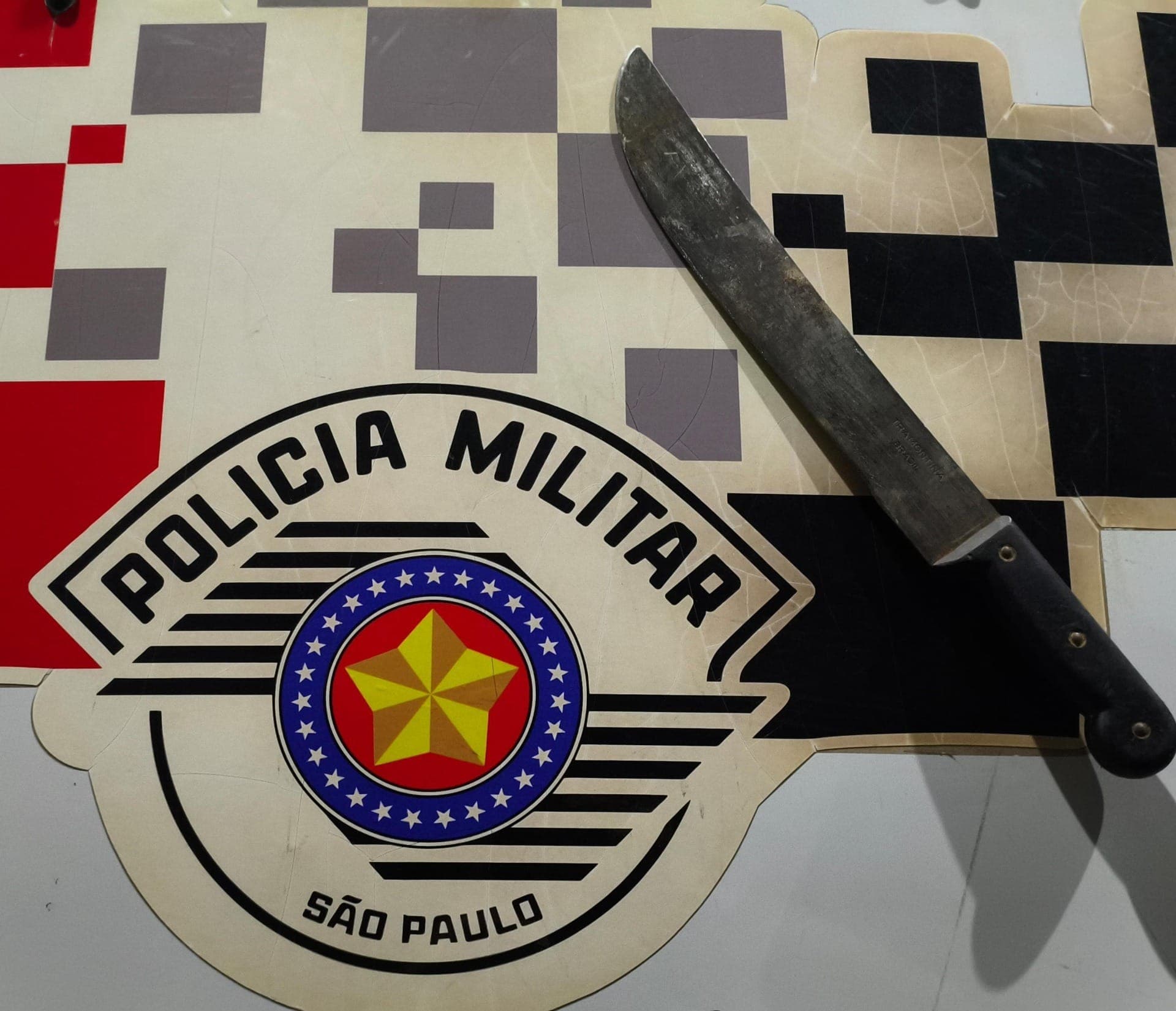 Faca utilizada pelo suspeito foi apreendida