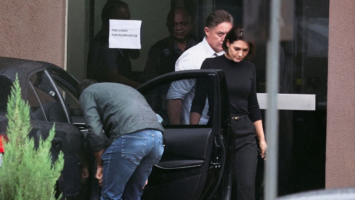 Michelle Bolsonaro na PF para visitar Bolsonaro