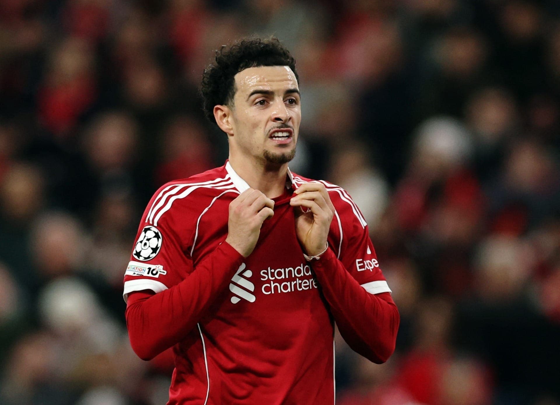 Curtis Jones durante Liverpool x PSV