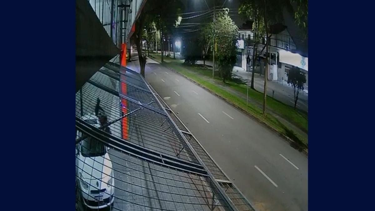 Ação foi flagrada por câmeras de segurança