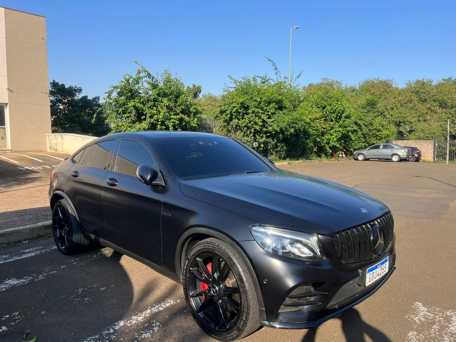 Carros de luxo foram apreendidos