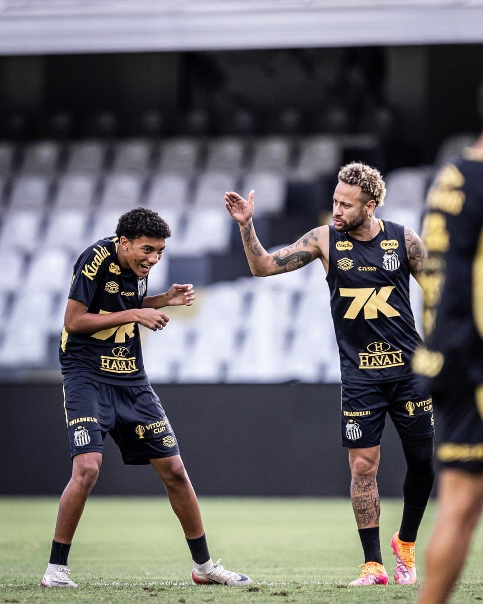 Neymar e Robinho Júnior, atacantes do Santos