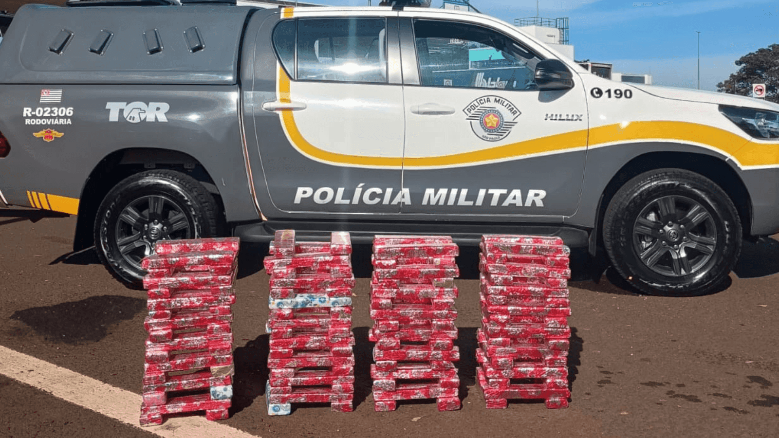 A droga estava escondida na traseira do veículo