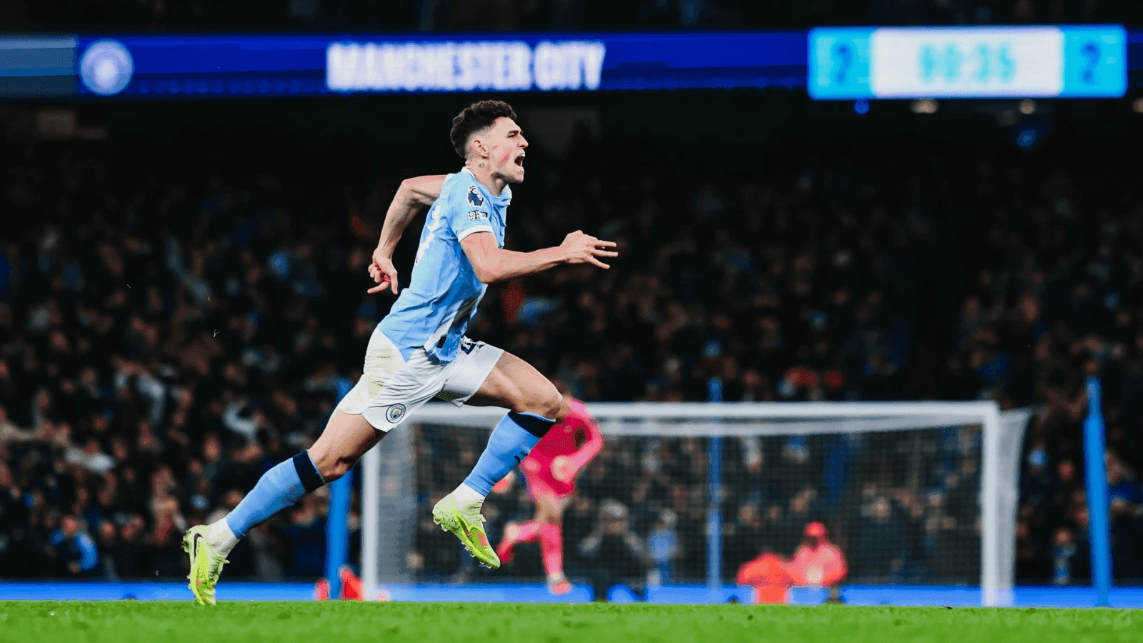 Foden comemora gol pelo Manchester City