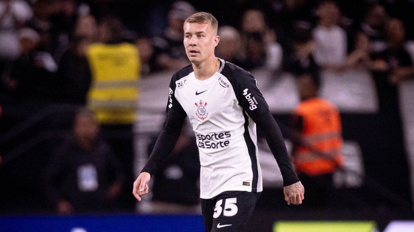 Charles durante jogo do Corinthians