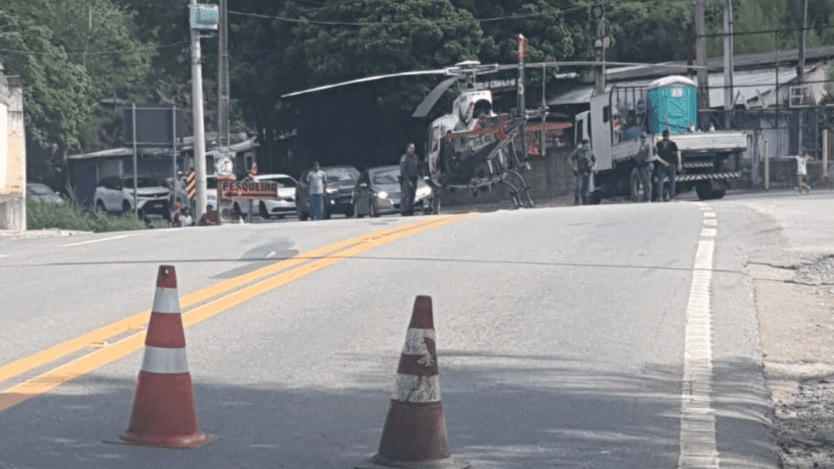 Acidente na SP-50 deixa feridos e mobiliza helicóptero Águia em São José dos Campos