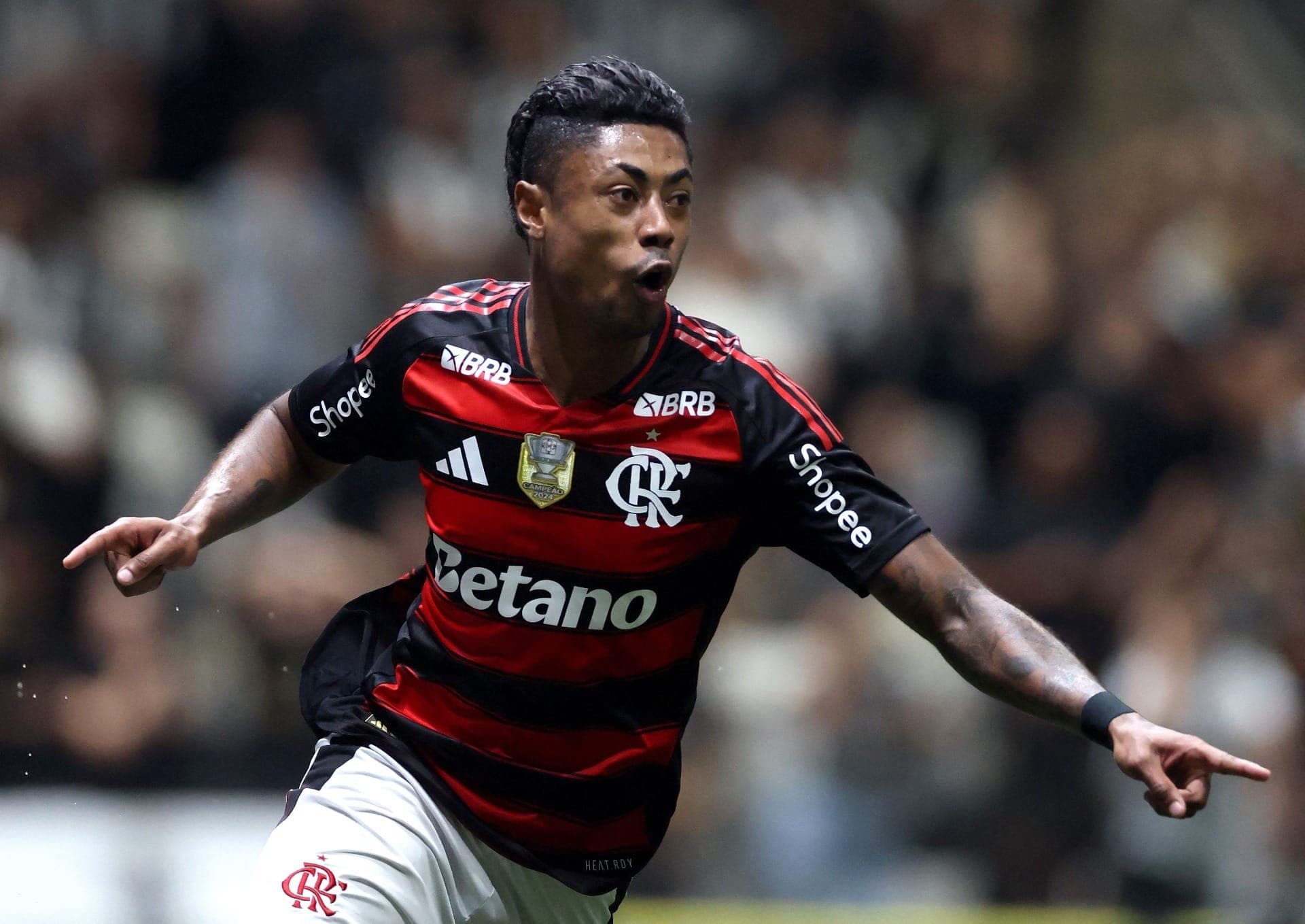Bruno Henrique comemora gol do Flamengo