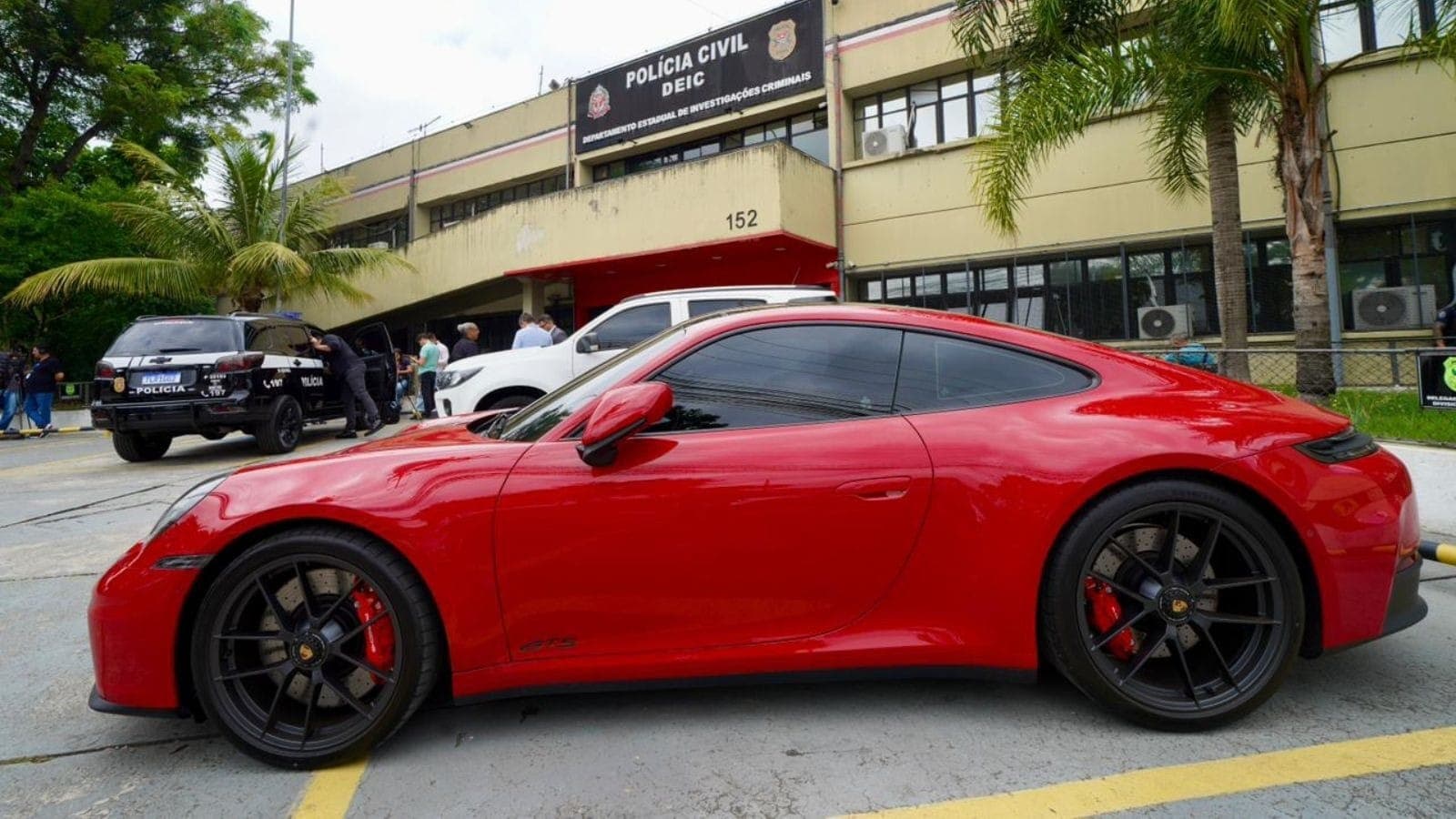 Carro de luxo apreendido