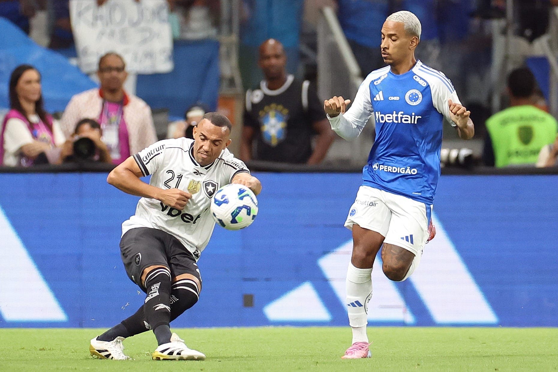 Marçal e Matheus Pereira fizeram gols
