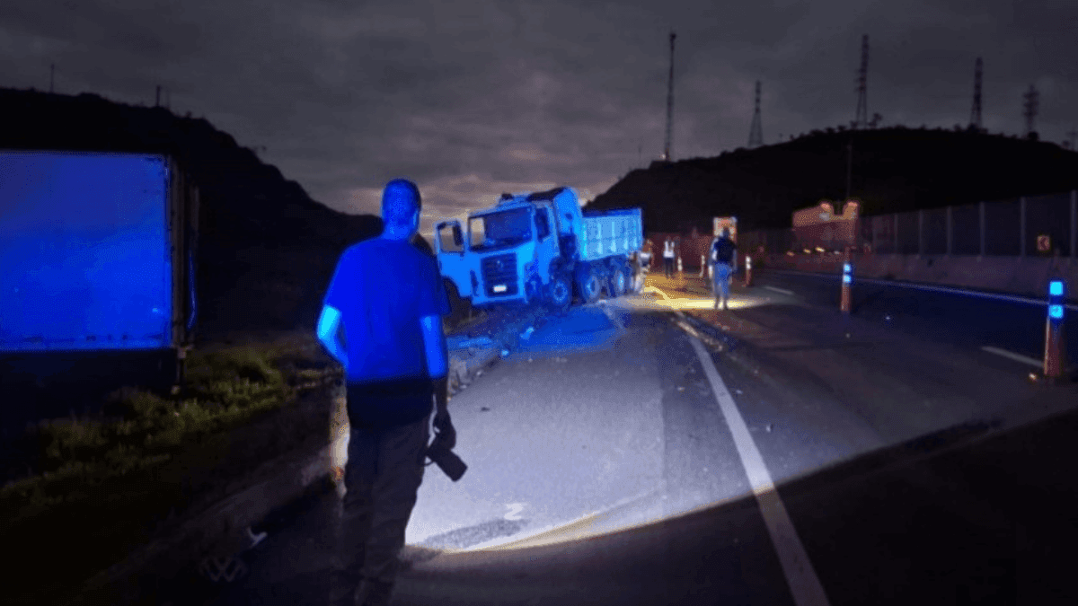 Homem morre após acidente entre dois caminhões na Dutra em Cruzeiro