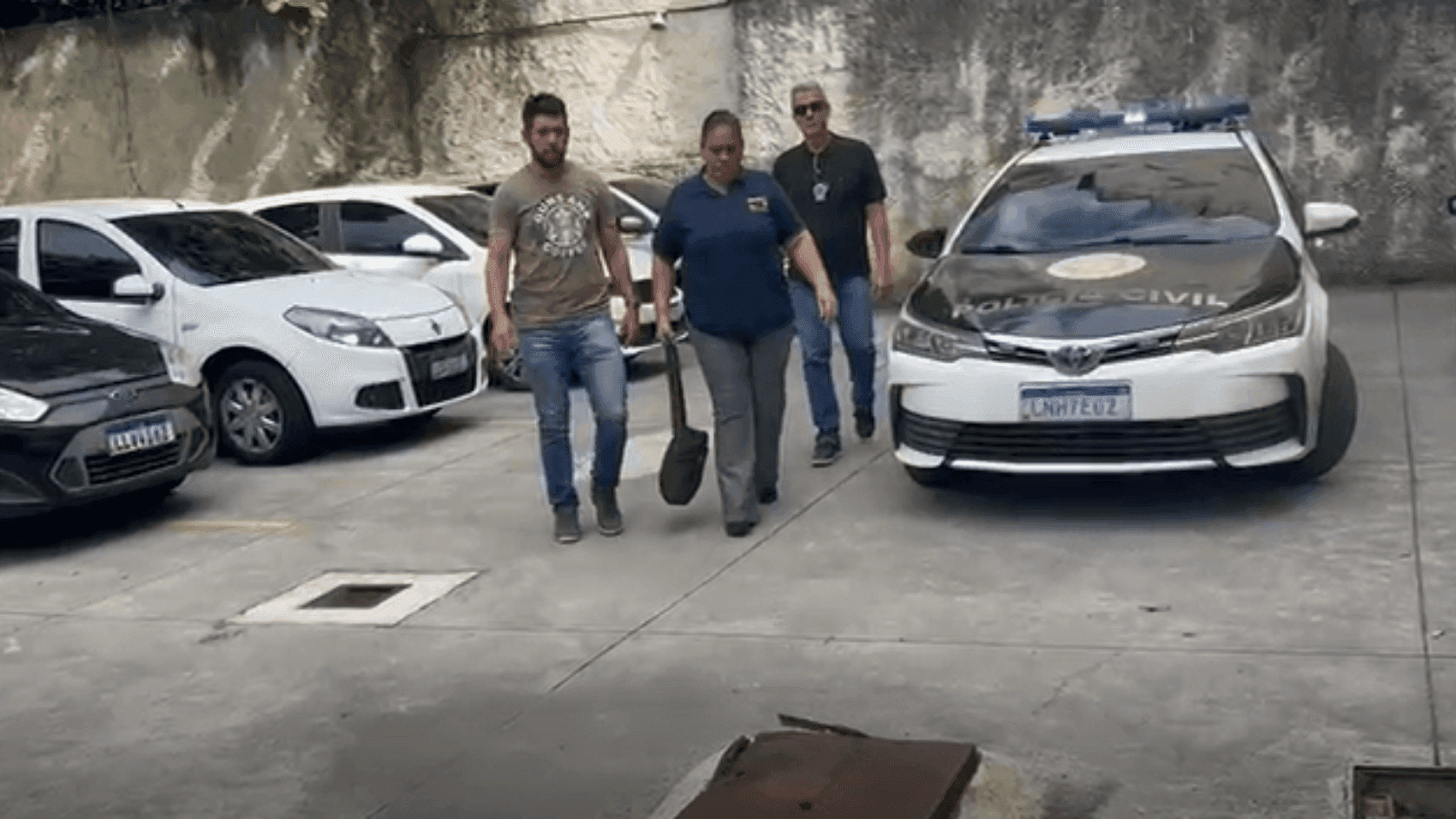 Mulher é presa por torturar crianças na Zona Sul