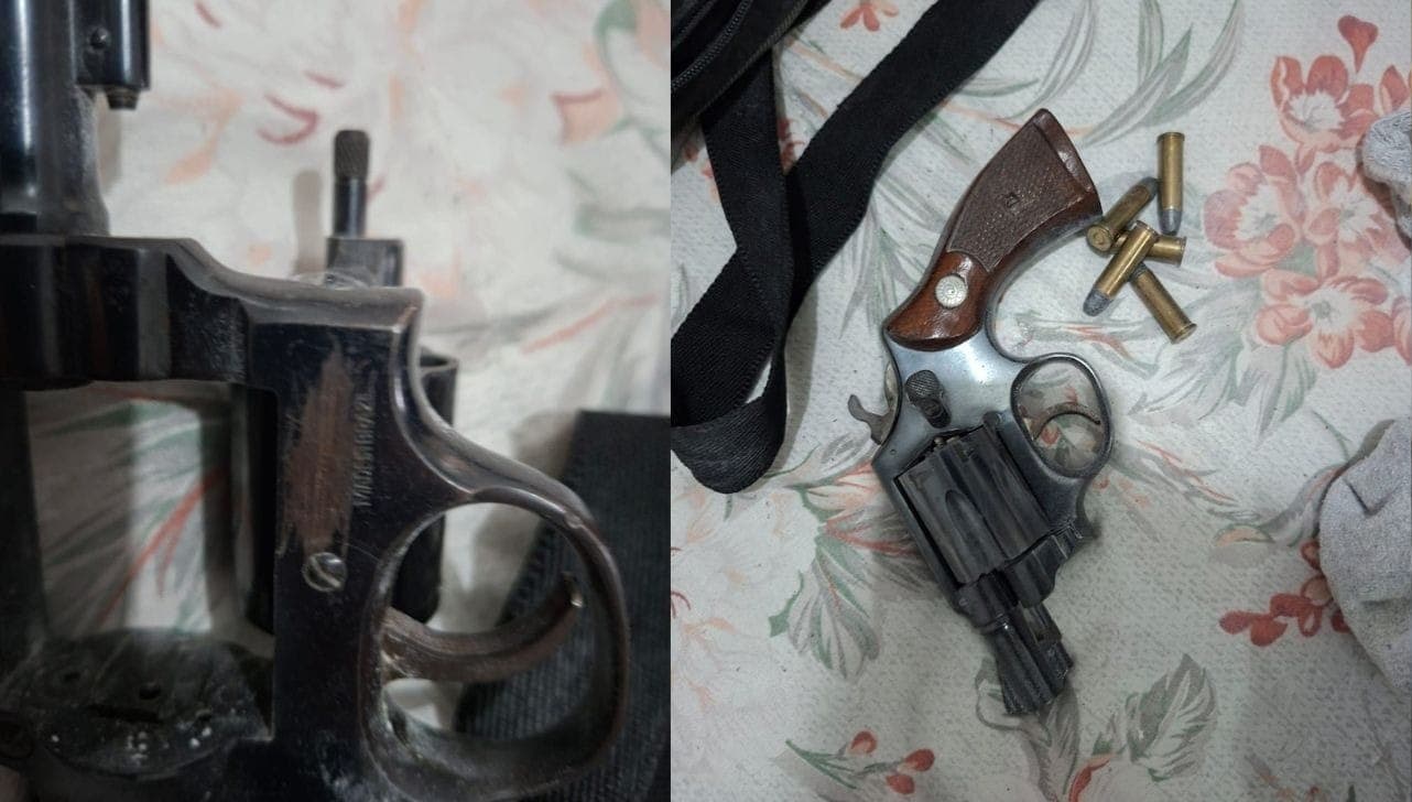 Arma e munições apreendidas