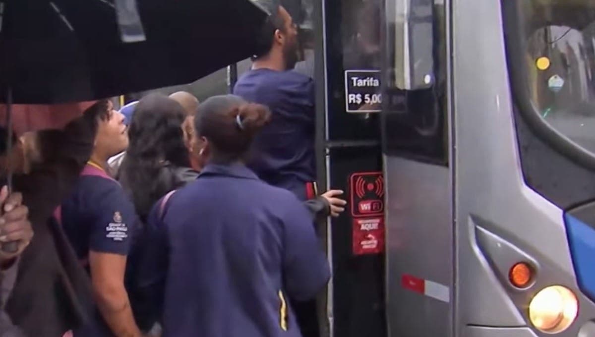 Greve de ônibus causa caos em São Paulo