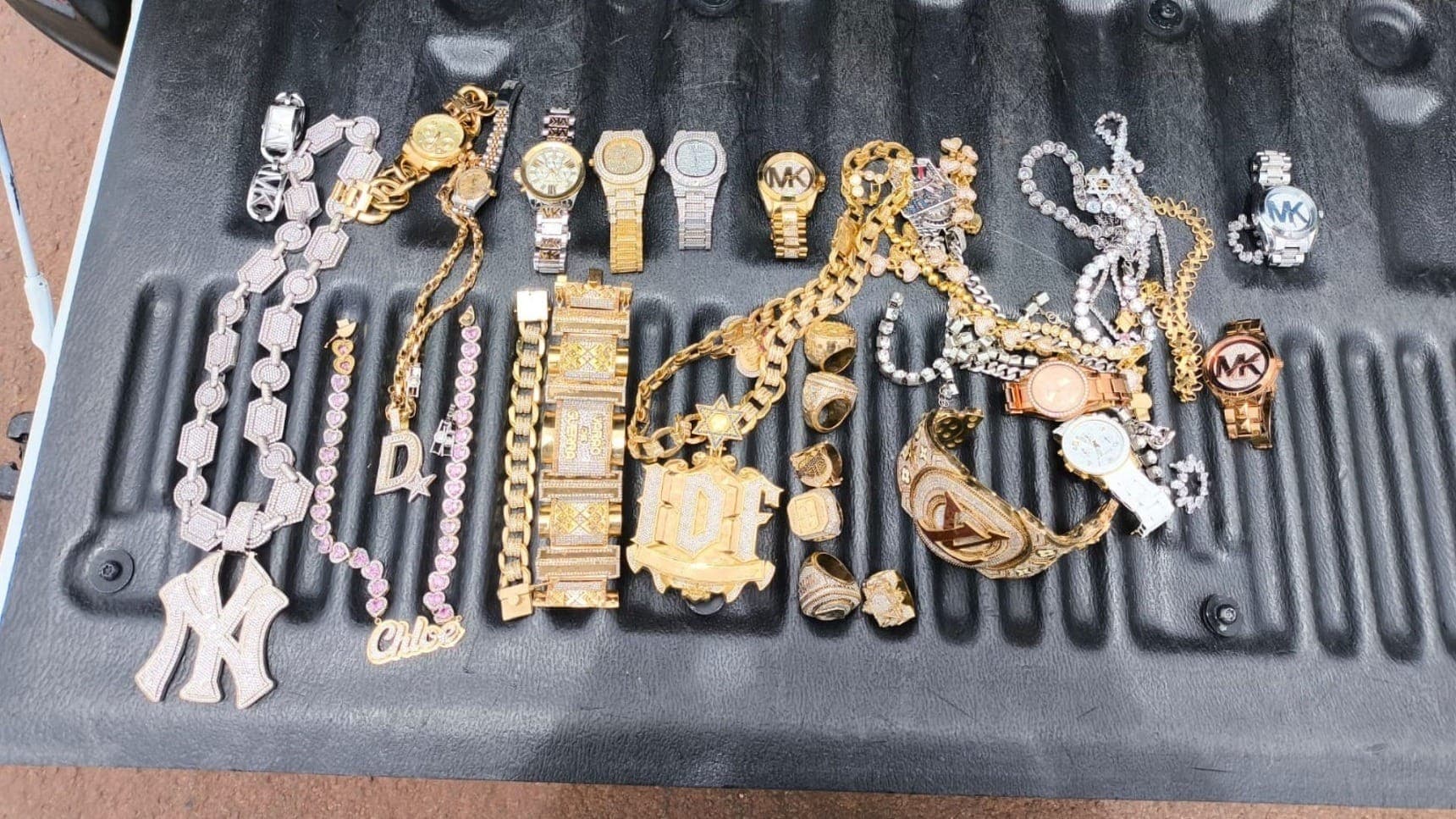 Jóis encontradas com familiares do Peixão