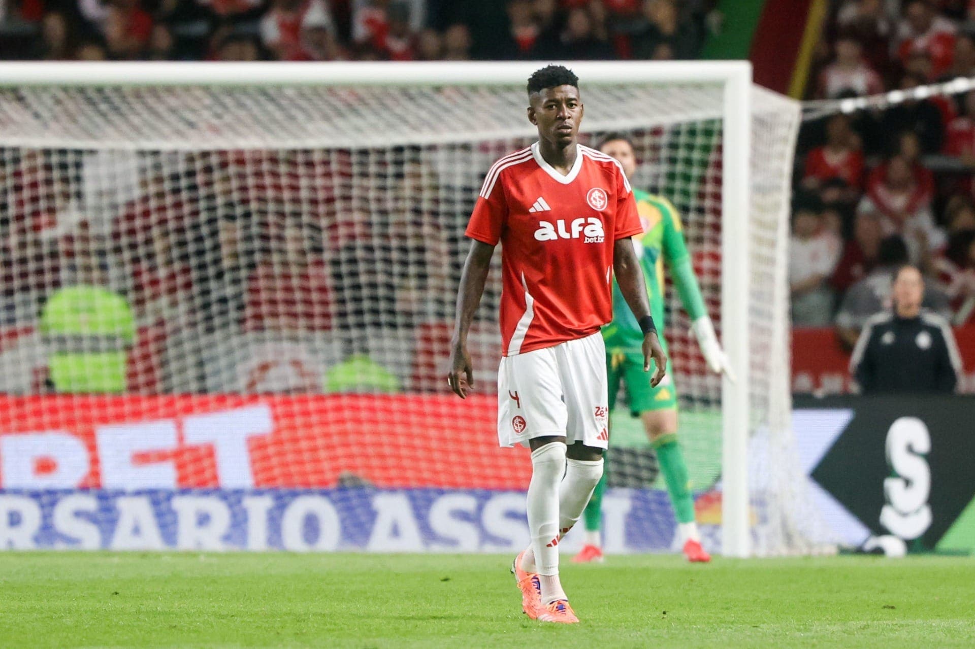 Zagueiro Vitão, do Internacional, é alvo de proposta pelo Flamengo