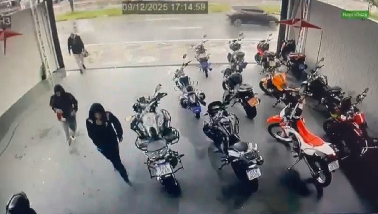 Criminosos invadiram o estabelecimento