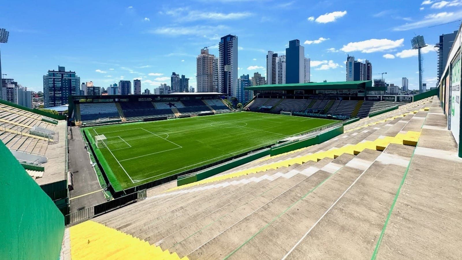 Série A de 2026 terá jogos em gramados sintéticos em cinco estádios: Arena da Baixada, Arena MRV, Engenhão, Arena Condá (foto) e Allianz Parque