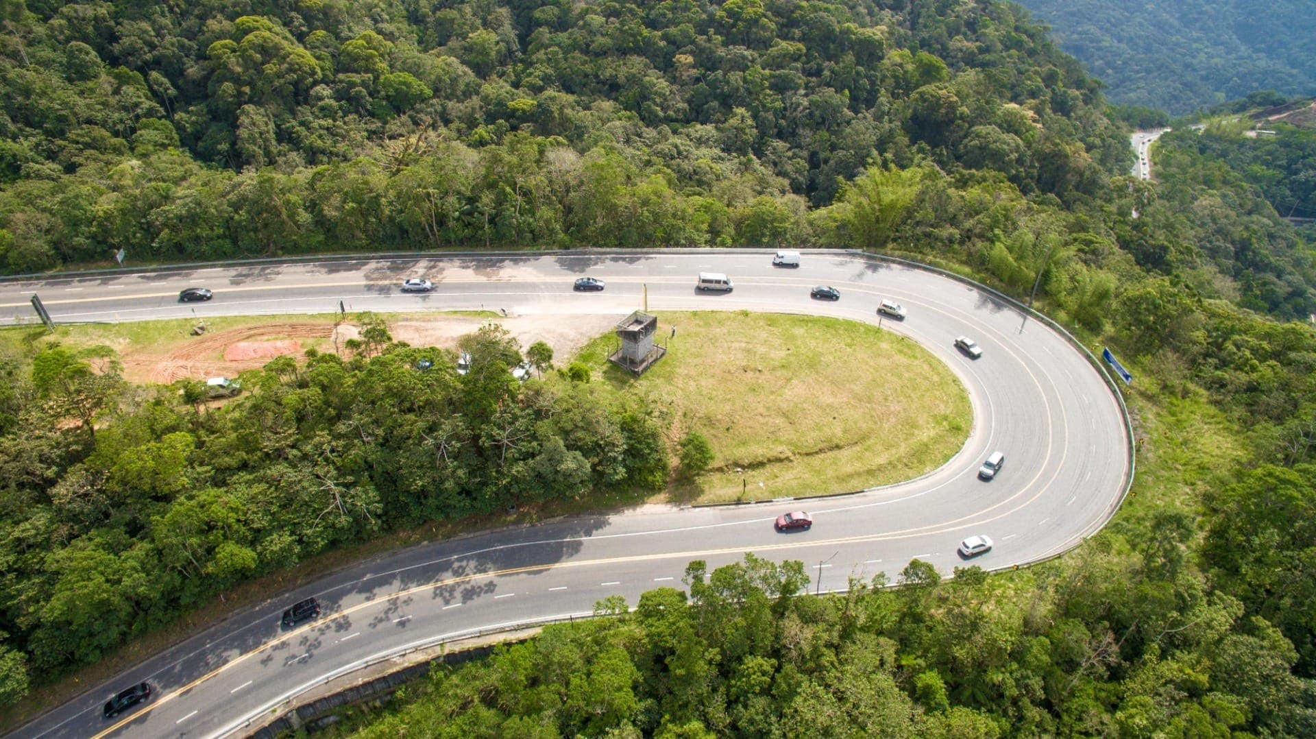 Vai para o Litoral Norte de SP? Use apps para escapar de congestionamentos