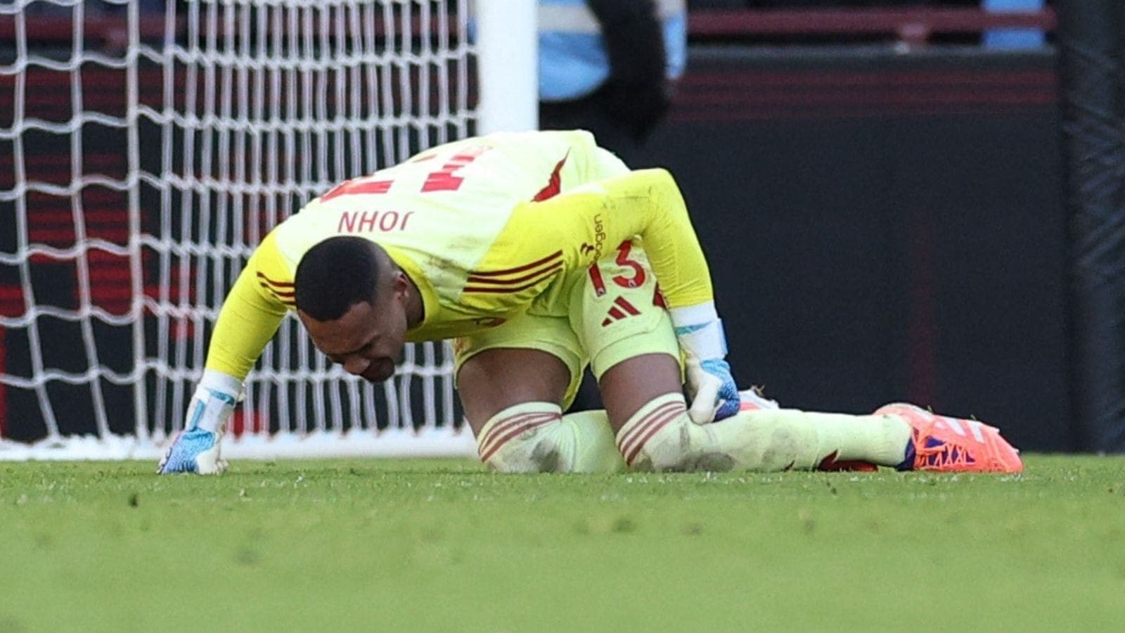 Goleiro John, do Nottingham Forest e ex-Botafogo