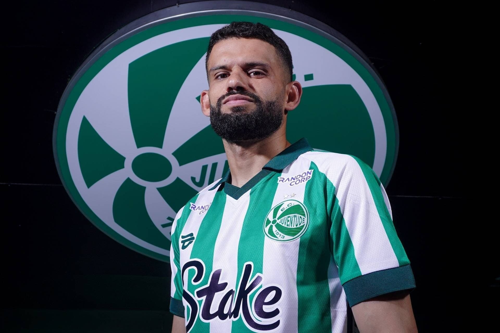 Jadson volta ao Furacão após dez anos 