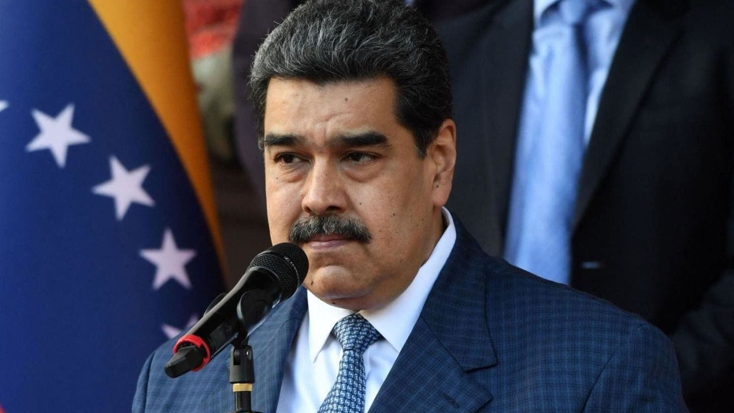 Nicolás Maduro chega aos Estados Unidos após ser capturado neste sábado (03)