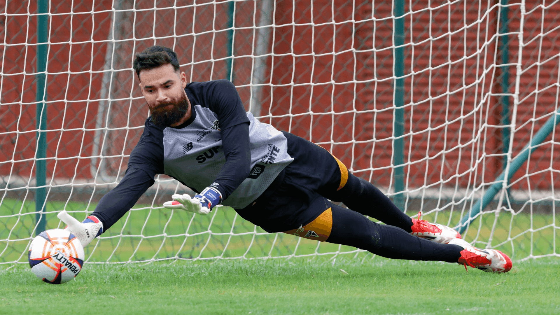 Carlos Coronel, goleiro do São Paulo