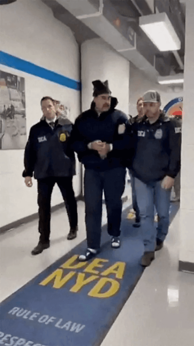 Nicolás Maduro e policiais norte-americanos