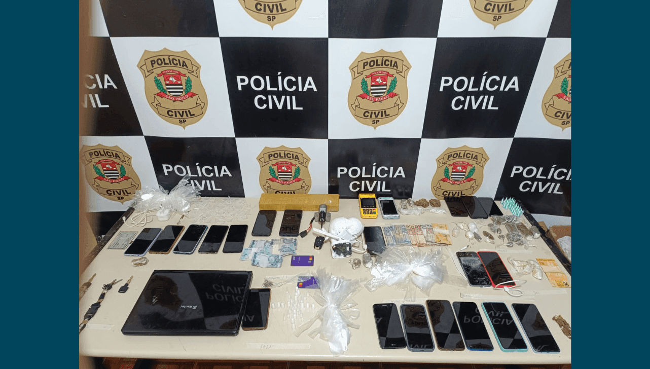 Drogas e celulares foram apreendidos