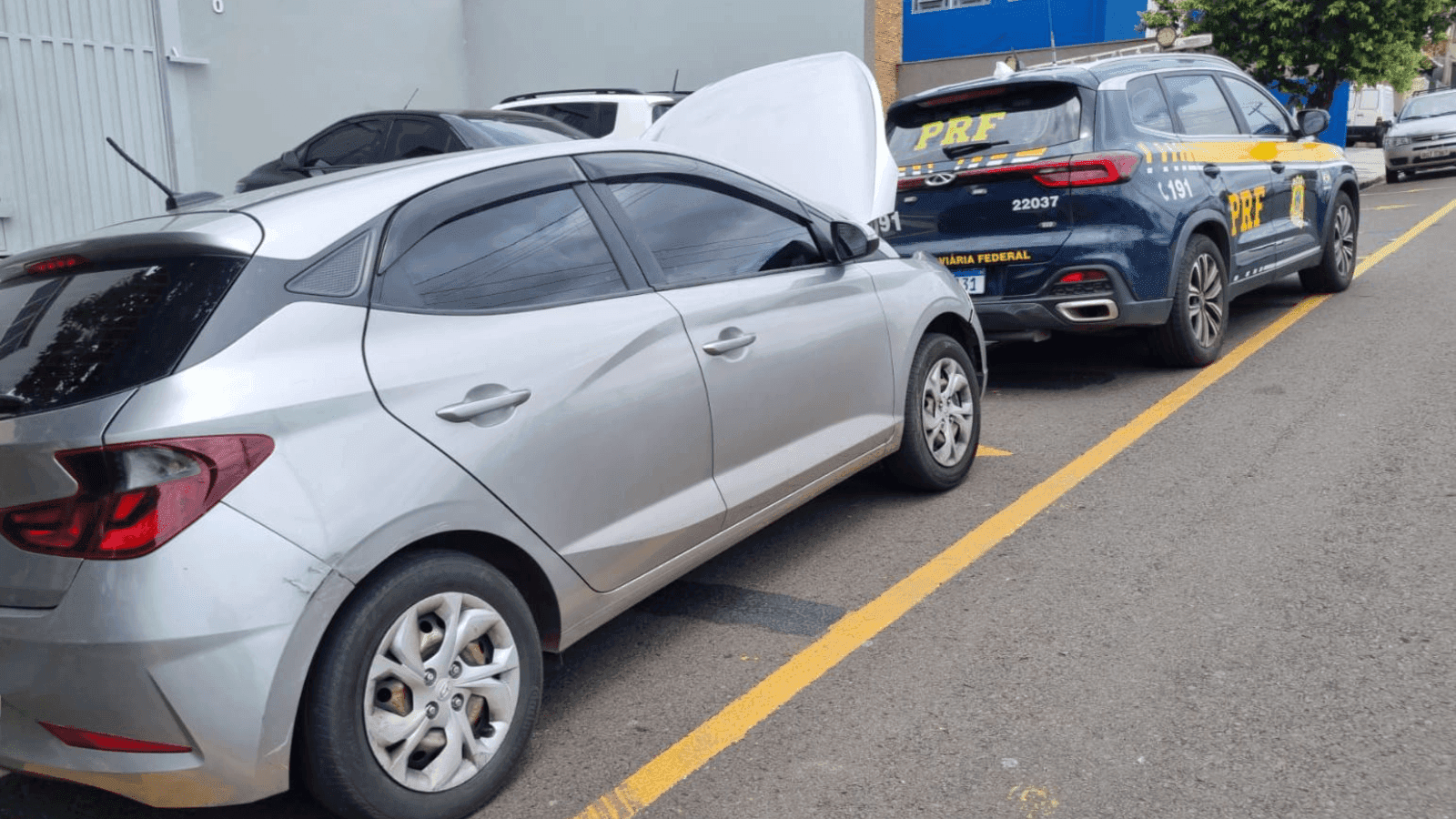 O suspeito estava em um carro roubado