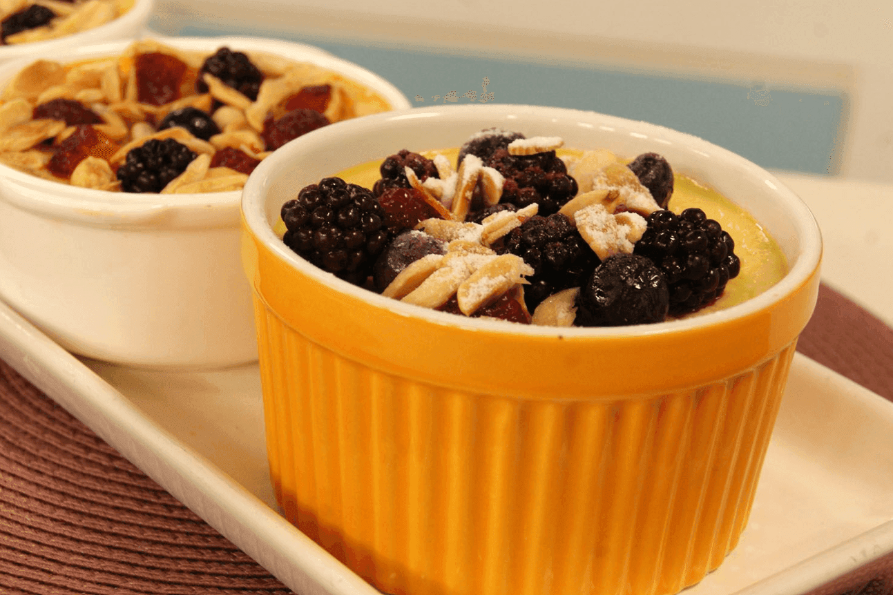 Iorgurte assado com frutas vermelhas