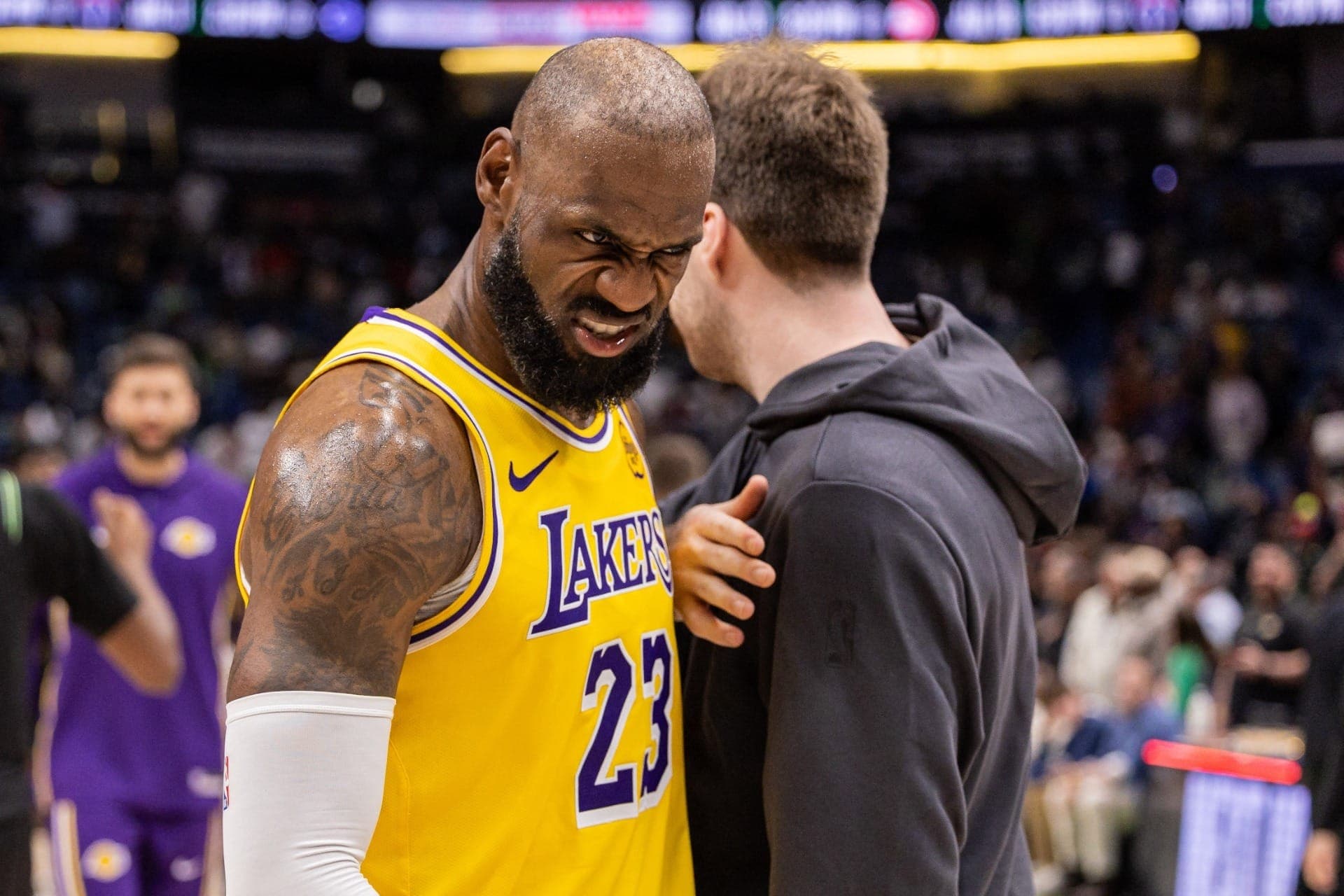 Lebron James em vitória do Lakers na NBA