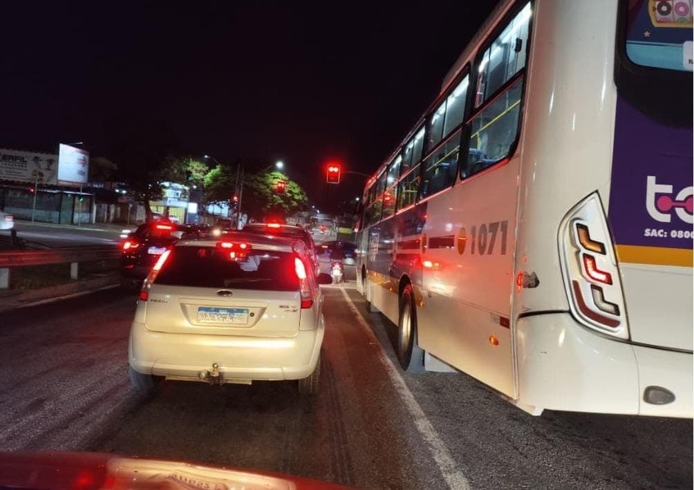 Taubaté amplia semáforos em amarelo intermitente na madrugada