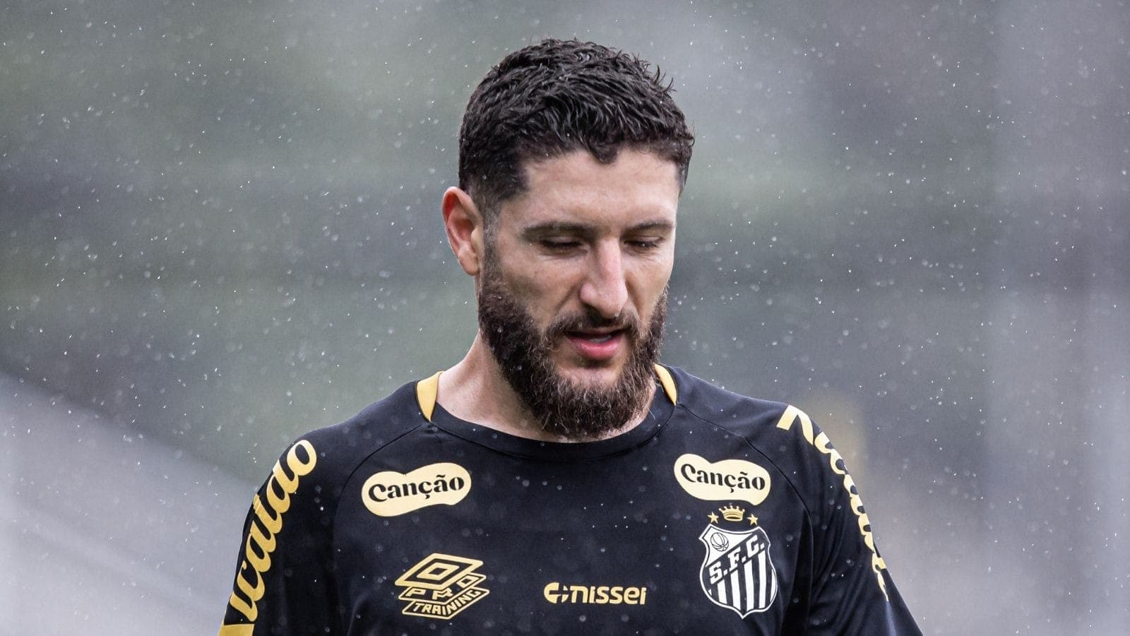 Zé Rafael em treino do Santos