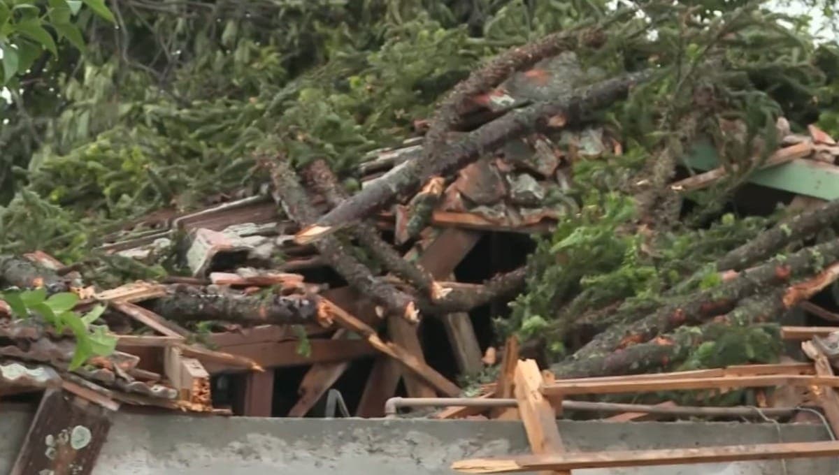 Tornado causa estragos no Paraná