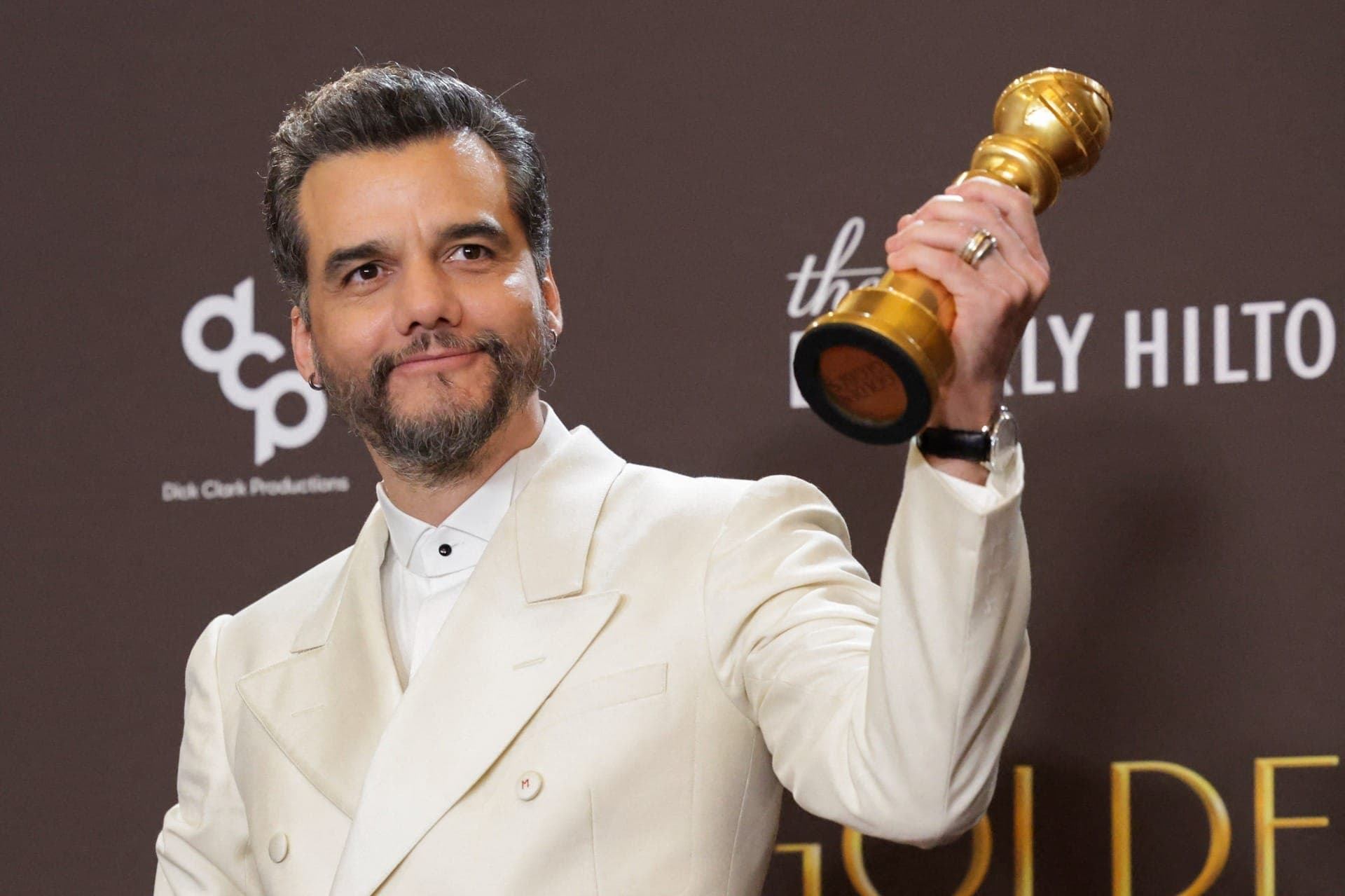 Wagner Moura com o Globo de Ouro