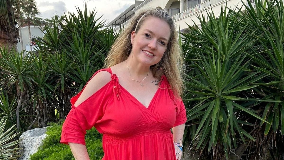 Colleen Hoover 