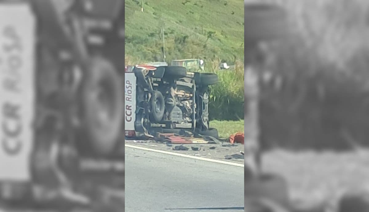 Caminhão da concessionária RioSP tomba após acidente na Dutra em Lavrinhas