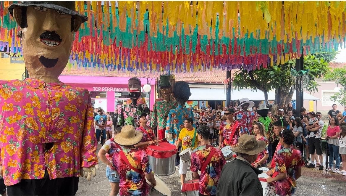 Bonecos Gigantes abrem Carnaval neste fim de semana em São Bento do Sapucaí
