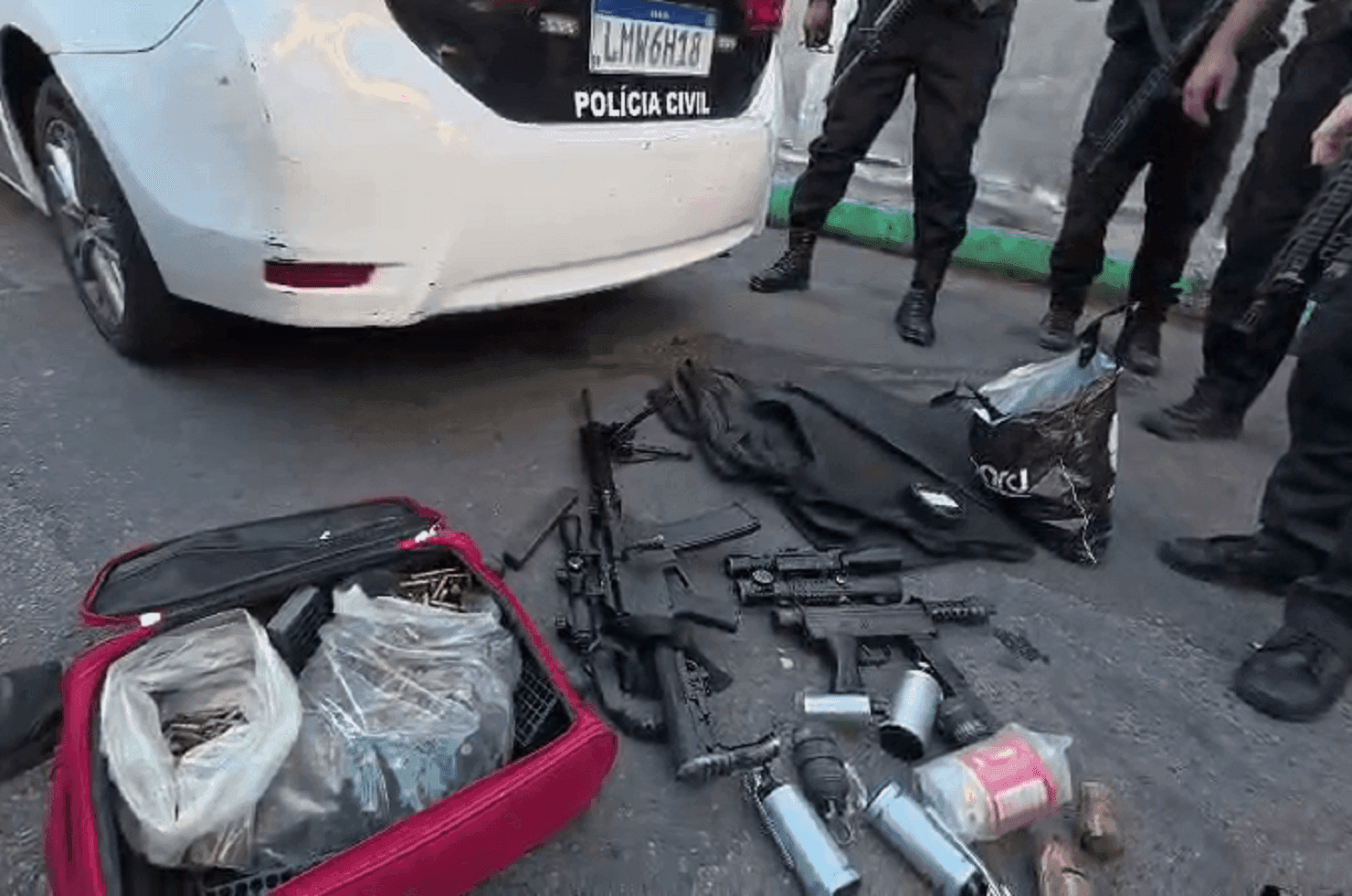 Material apreendido pela Polícia Civil