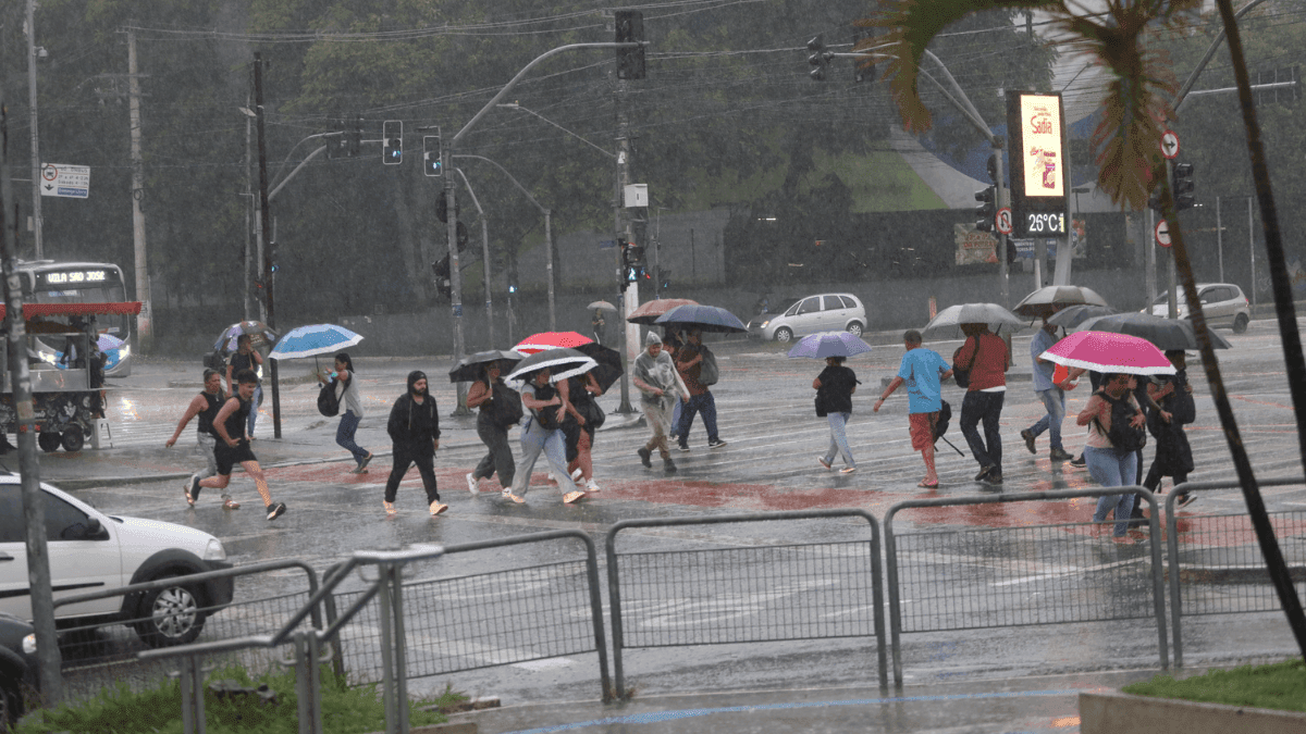 Previsão para semana do pré-carnaval será de calor e pancadas de chuva