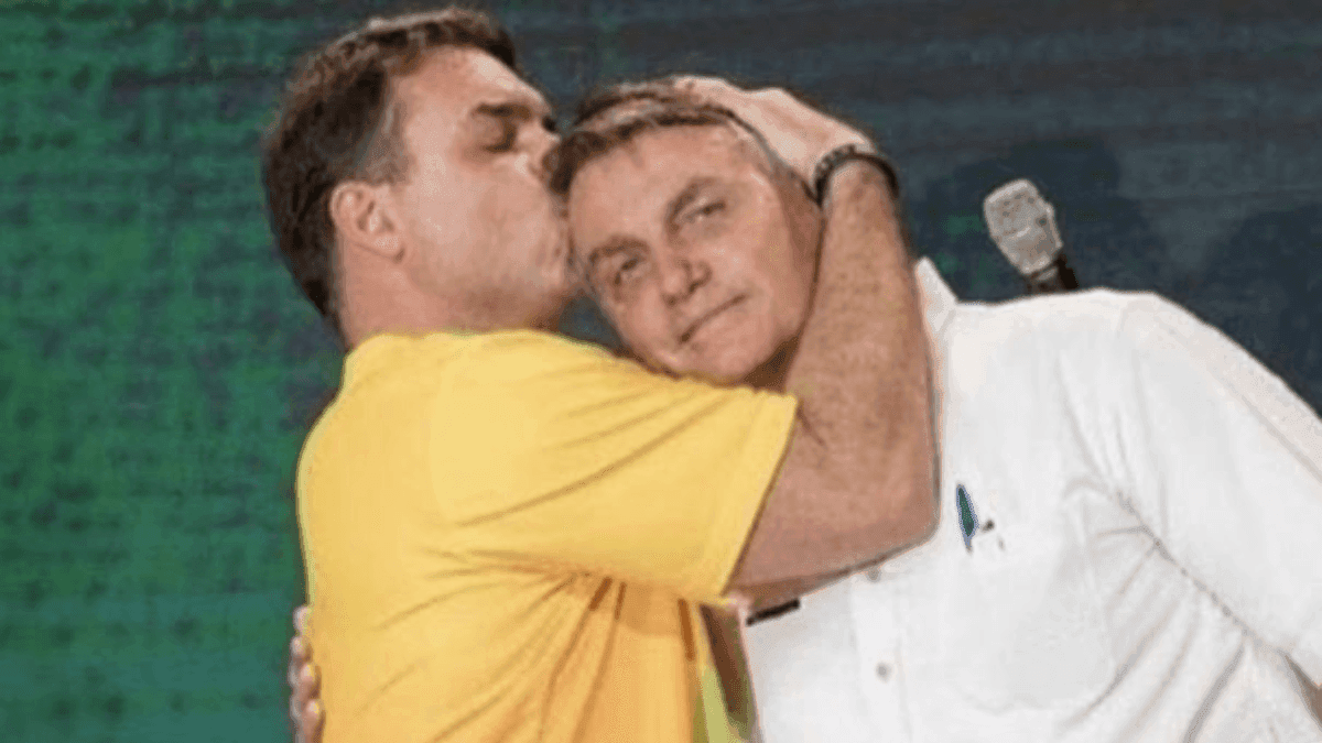 Flávio Bolsonaro e Jair Bolsonaro