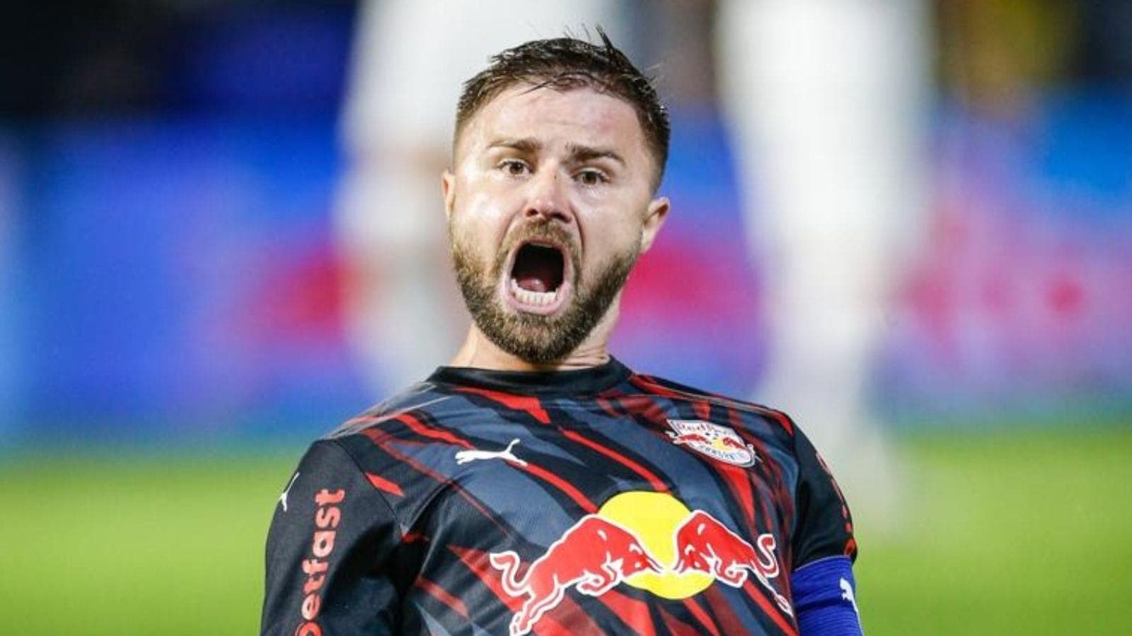 Eduardo Sasha renova com o Bragantino até 2027