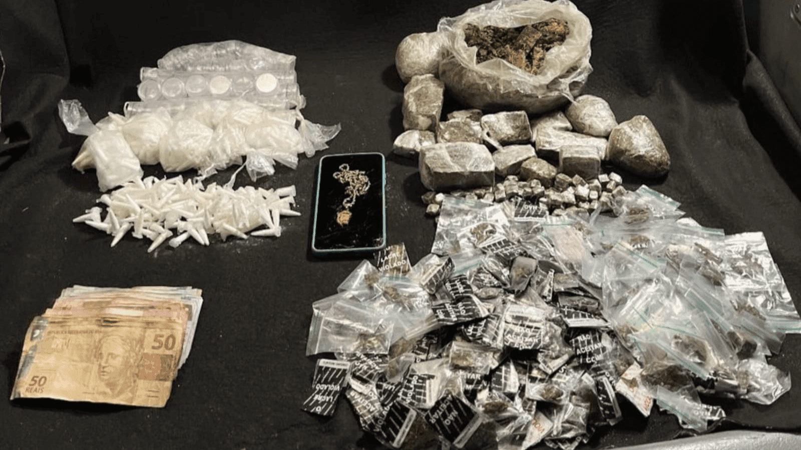 O suspeito estava de posse de cocaína e maconha 