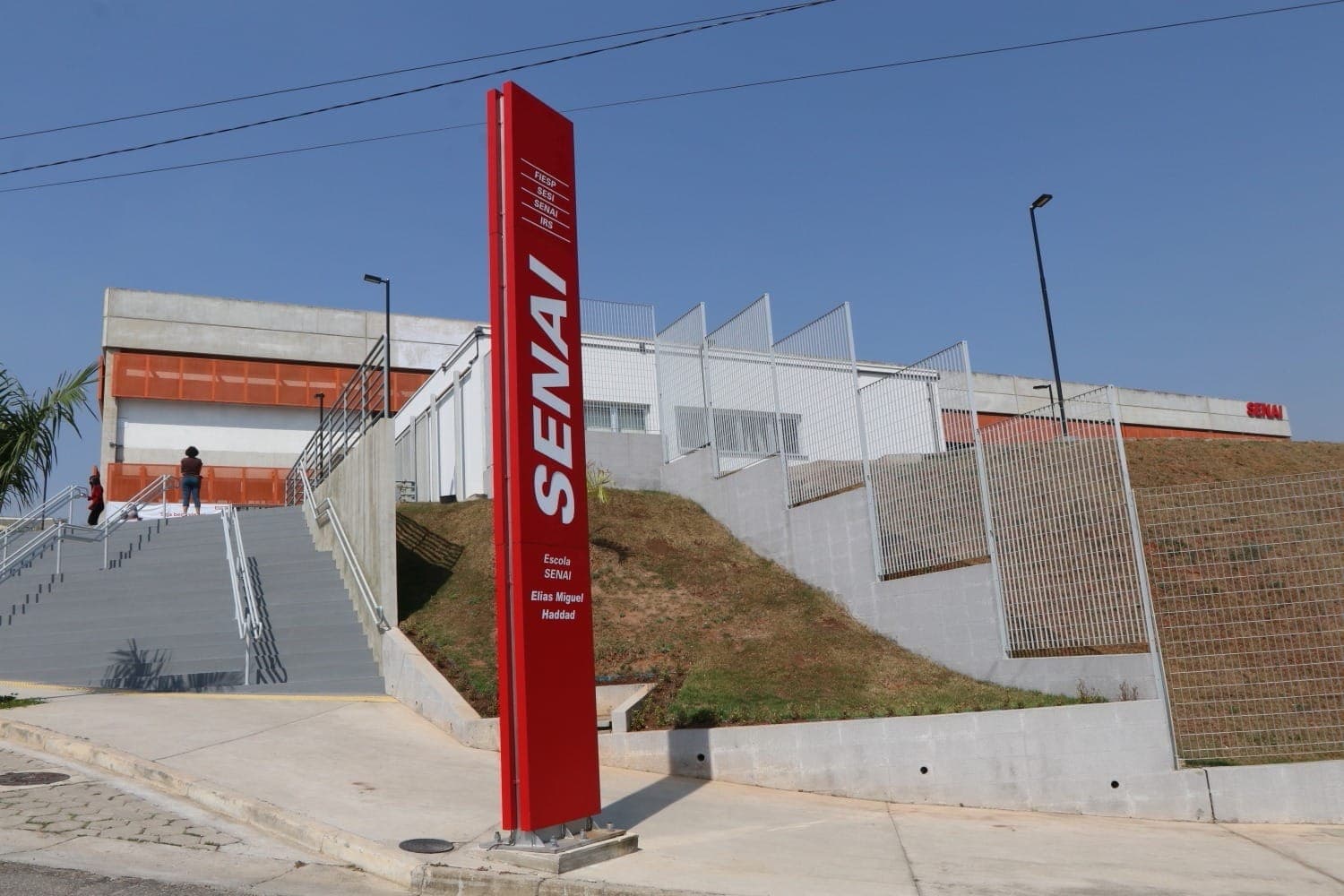 Prefeitura de Jacareí oferece vagas em cursos de confecção de roupas