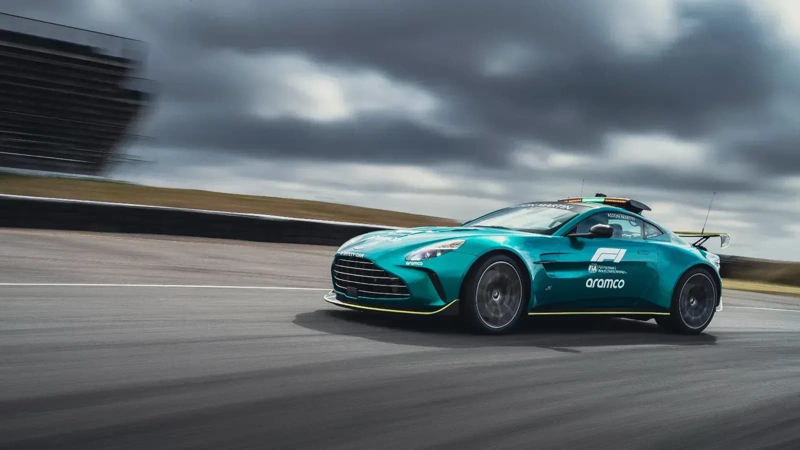 Aston Martin Vantage S 