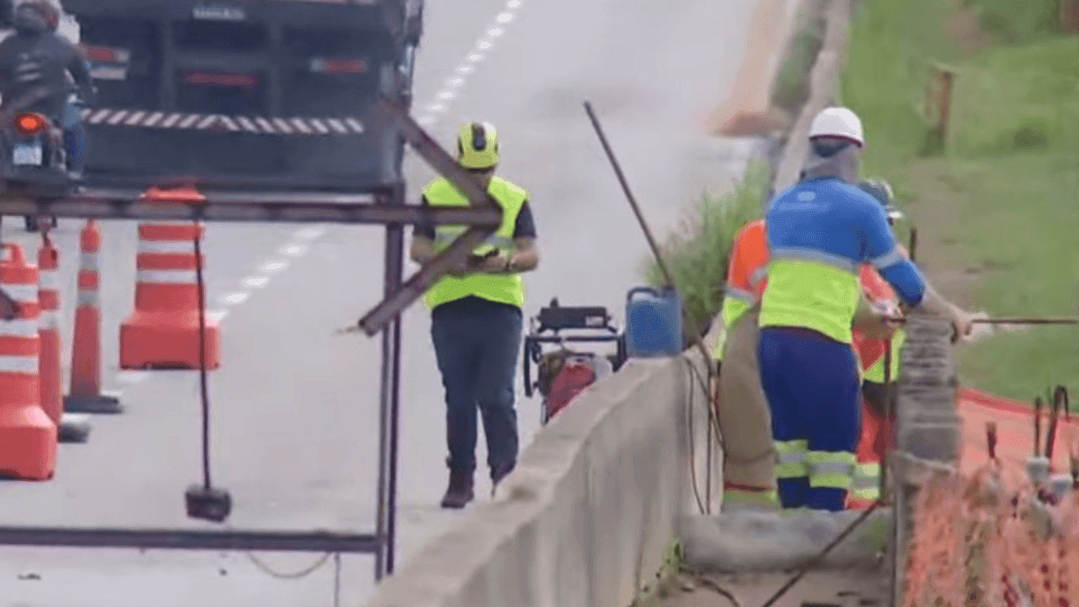 Concessionária inicia reparo em erosão na Dutra em São José dos Campos