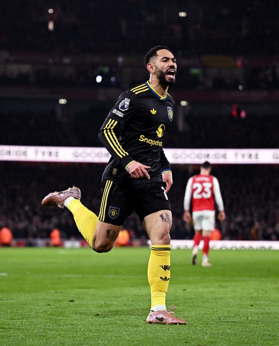 Matheus Cunha comemora gol do Manchester United