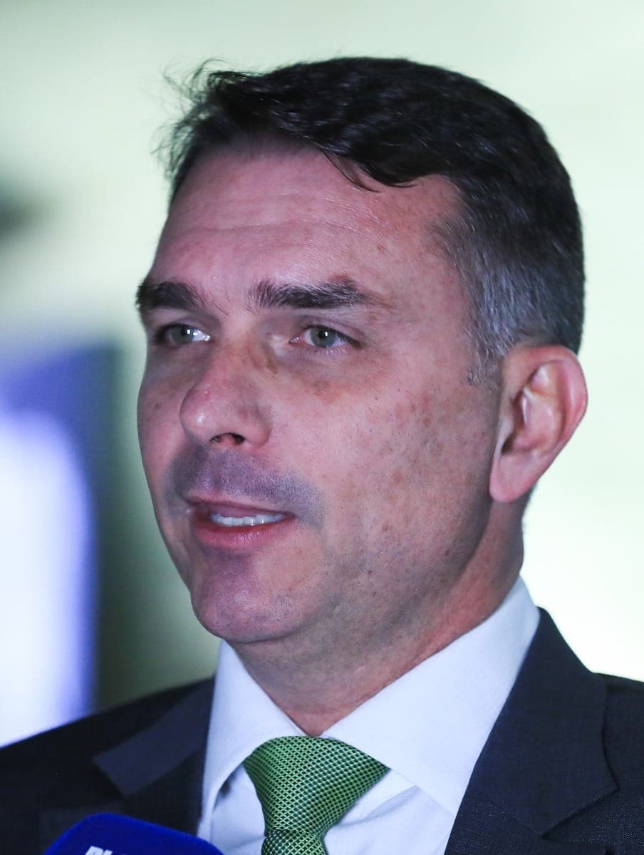 Avaliação de Flávio Bolsonaro nas pesquisas